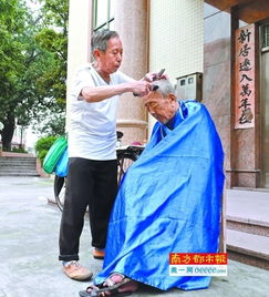 75岁流动理发师走遍厚街社区